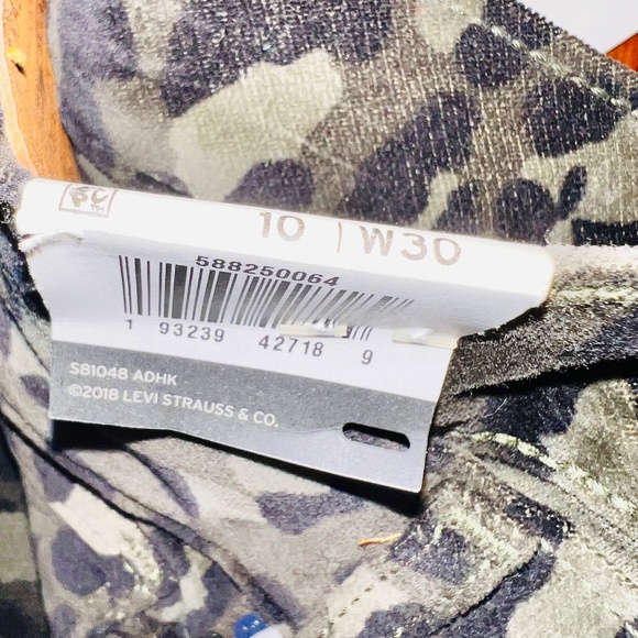 👖Levi's Sculpt 724 High Rise Cropped Velvet 'Jeans' | Size 30W (10) | NWT | $40 - Picture 5 of 8